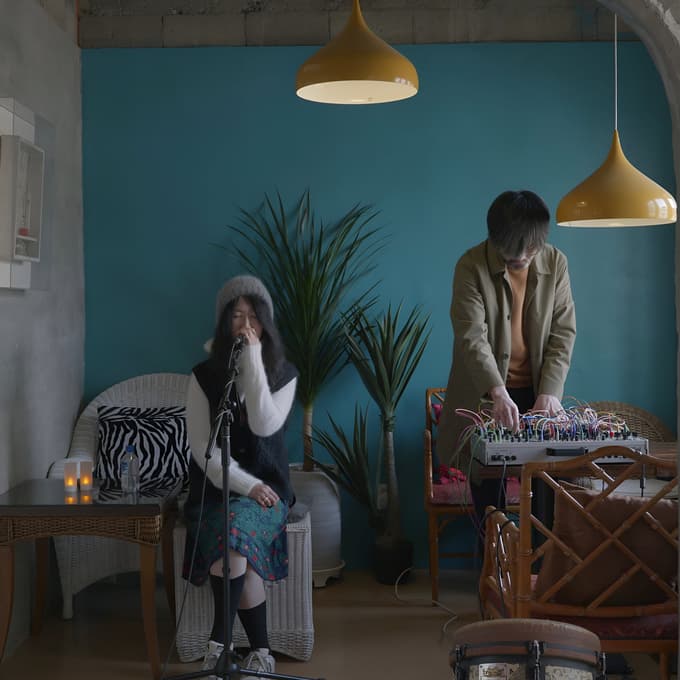 Cantando as feridas da guerra — “Pink Padded Girl”, de Jai e HANASH